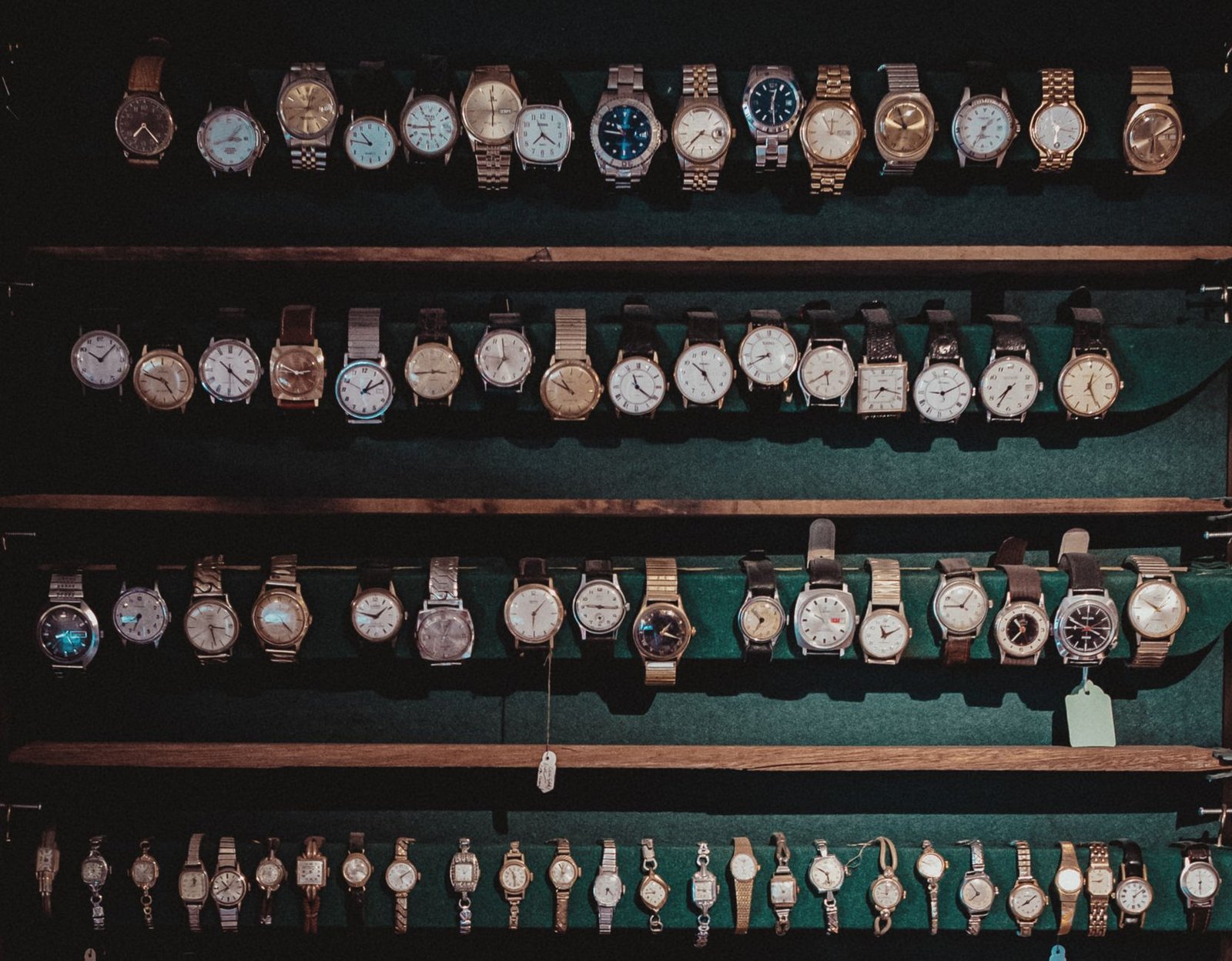 Dive Into Details: What Makes Certain Vintage Watches Worth a Fortune?