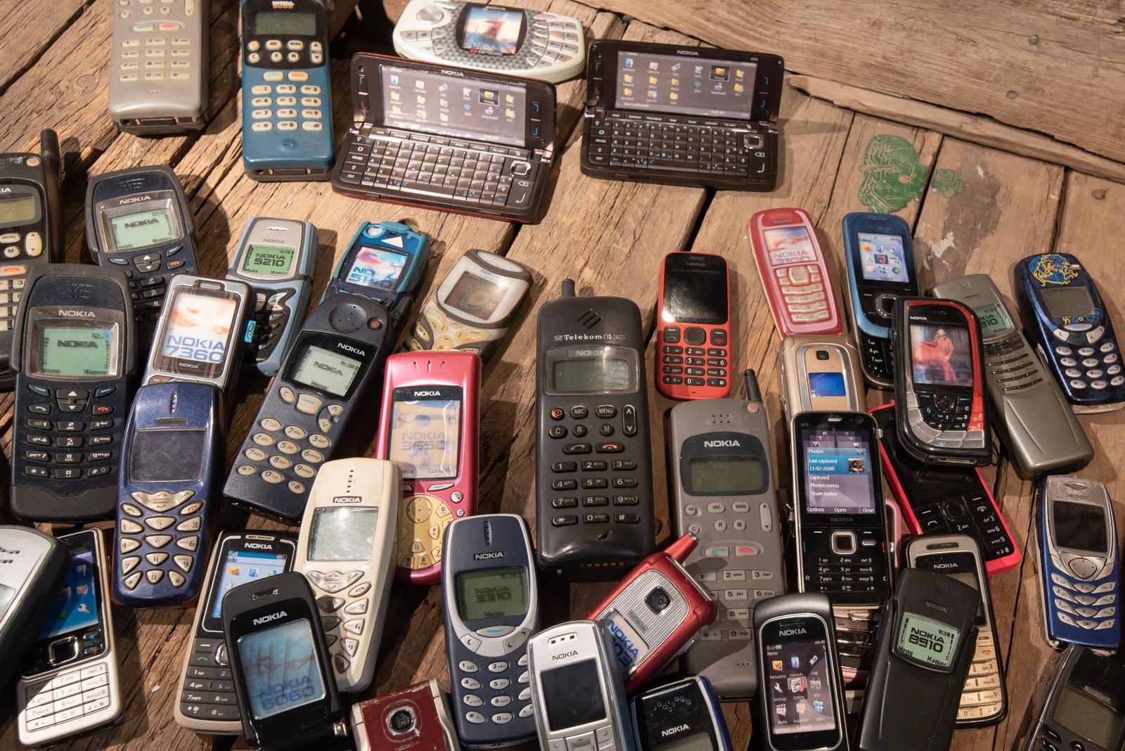 The 2026 'Y2K Revival' Trend: How Early 2000s Tech is Back in Style
